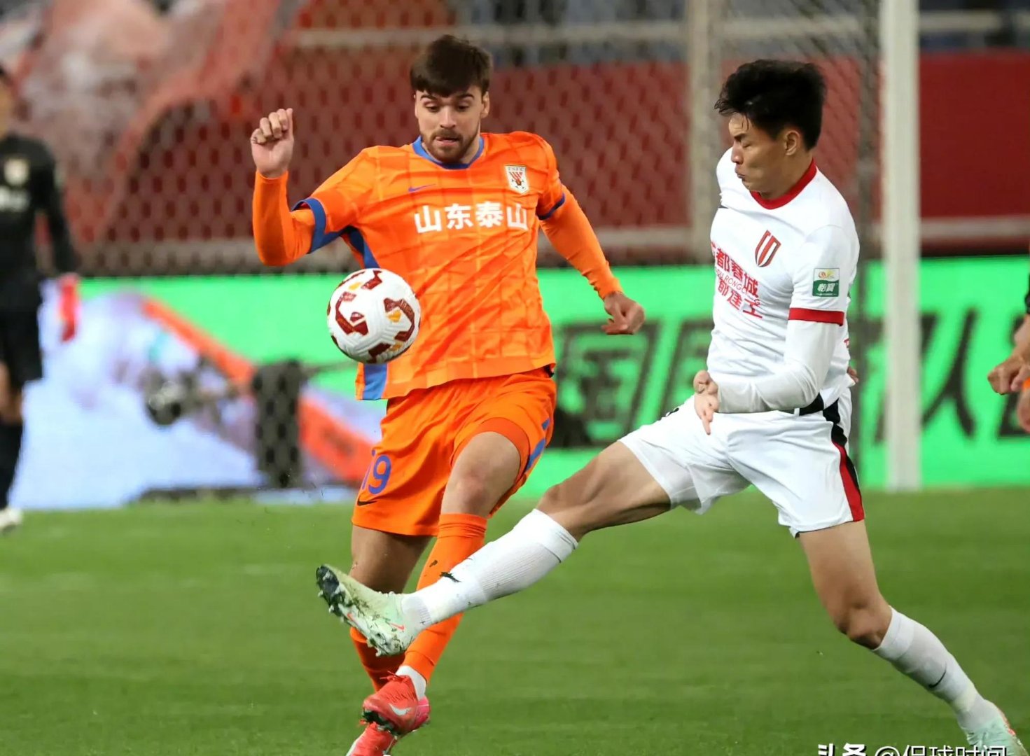 包含赛前体能课后,山东泰山再遭质疑备战欧冠,态度坚定,资深球员宣示担当的词条 包含赛前体能课后,山东泰山再遭质疑备战欧冠,态度坚定,资深球员宣示担当的词条