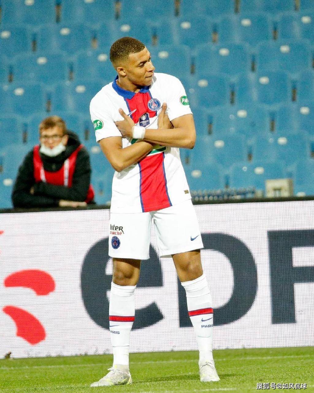 托特纳姆训练开放日;冲刺阶段内部沟通引欢呼;法国杯在即;阵容厚度经受考验的简单介绍 托特纳姆训练开放日;冲刺阶段内部沟通引欢呼;法国杯在即;阵容厚度经受考验的简单介绍