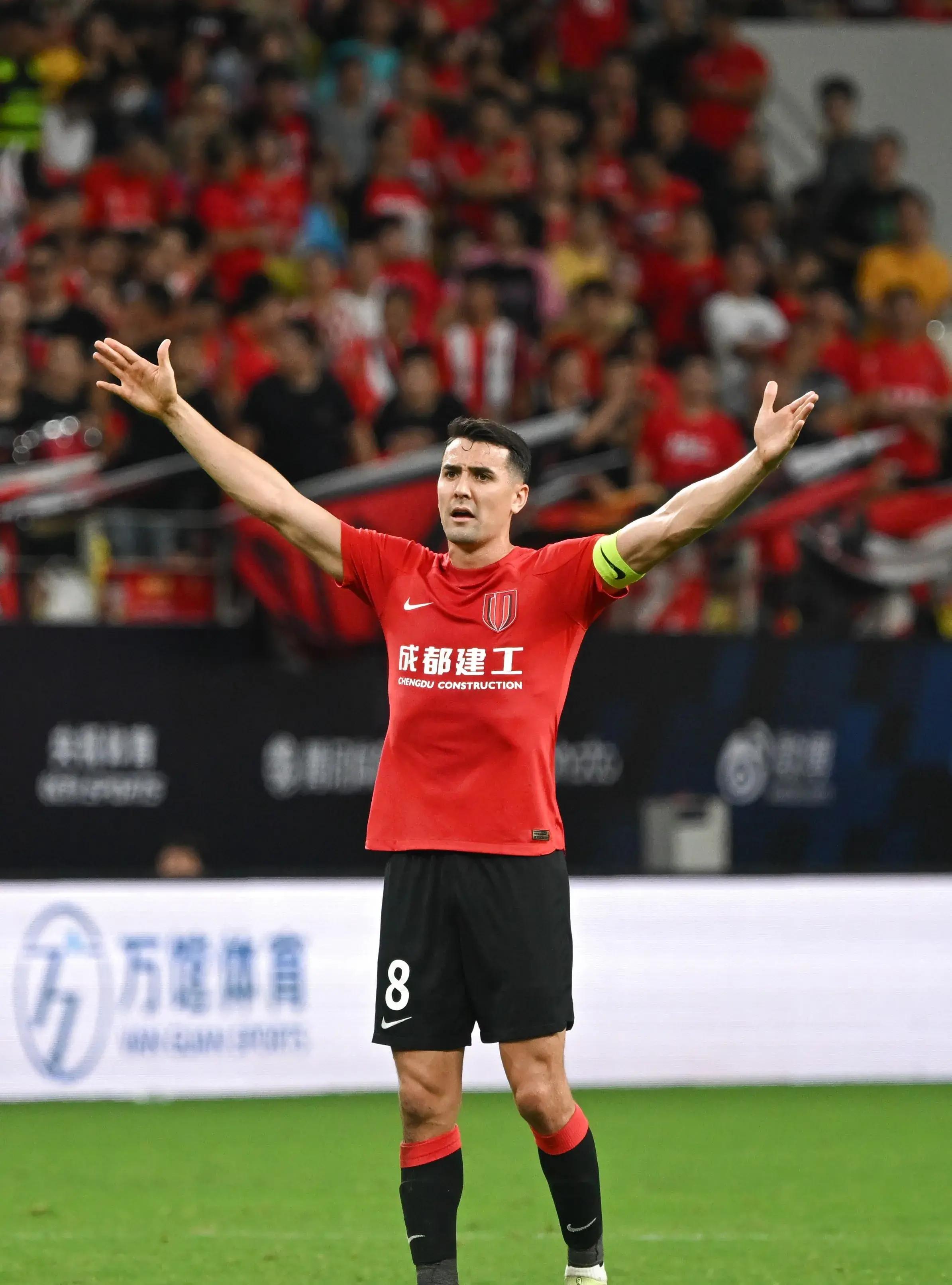 关于足总杯赛程吃紧，上海海港清晨官宣签约，话题不断，身体对抗强度拉满的信息