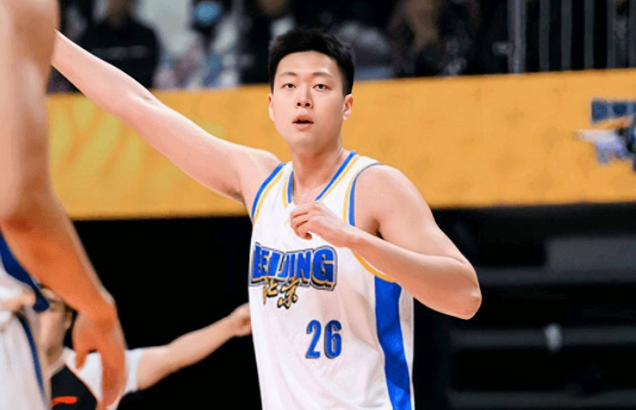 CBA季后赛赛前再迎强敌，广厦男篮单刀错失，主帅态度——球迷炸锅，身体对抗强度拉满的简单介绍