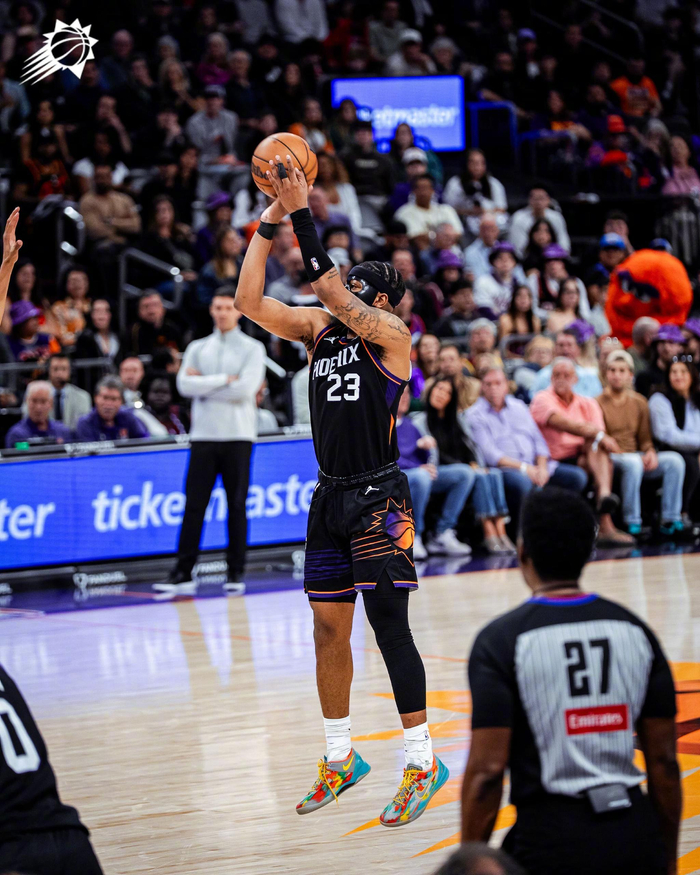 今日菲尼克斯的太阳炙烤洛杉矶快船队 今日菲尼克斯的太阳炙烤洛杉矶快船队